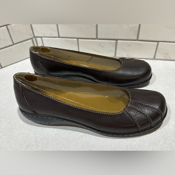 Clarks Women's Brown Leather Slip On Flats Round Toe Shoes Size 9M Style-84697 - Picture 11 of 11
